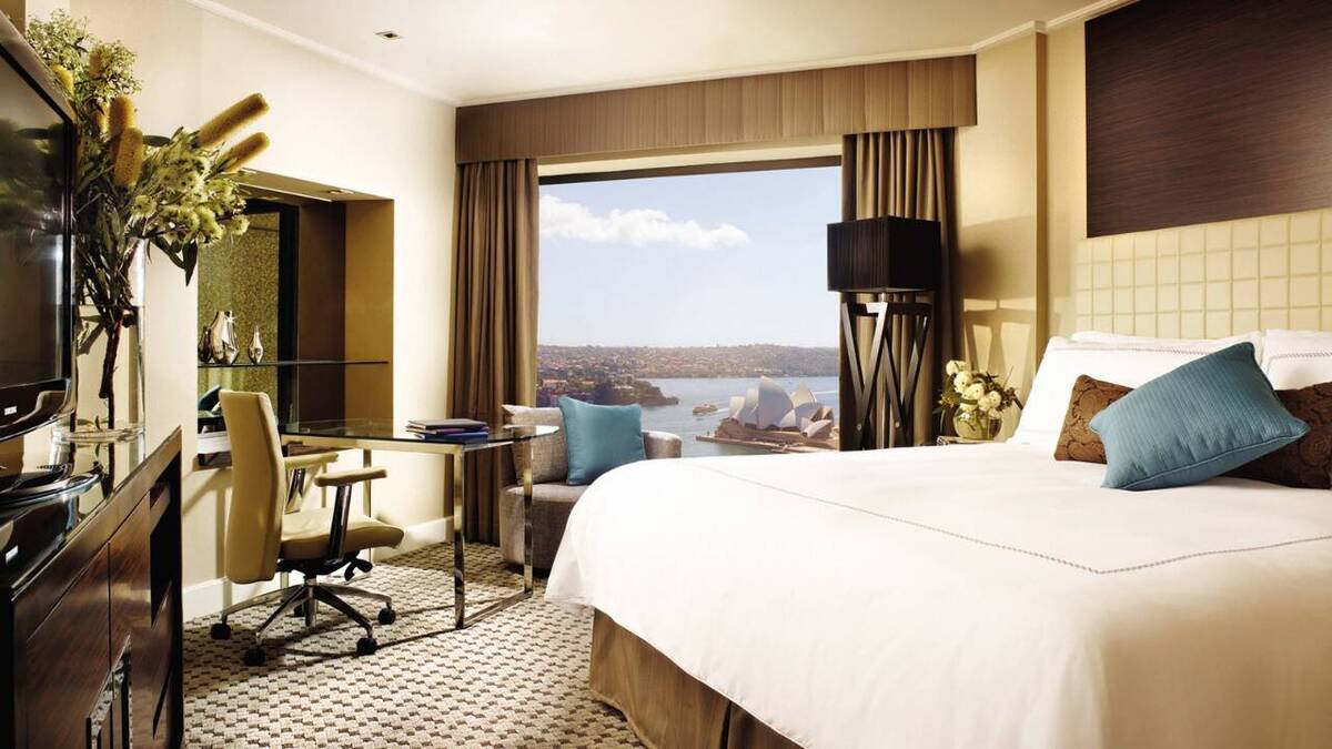 Deluxe Full Harbour View Room - King Bed