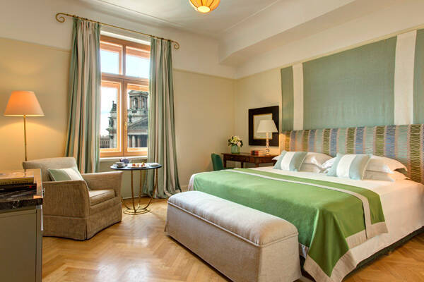 Superior Twin Room Cathedral View