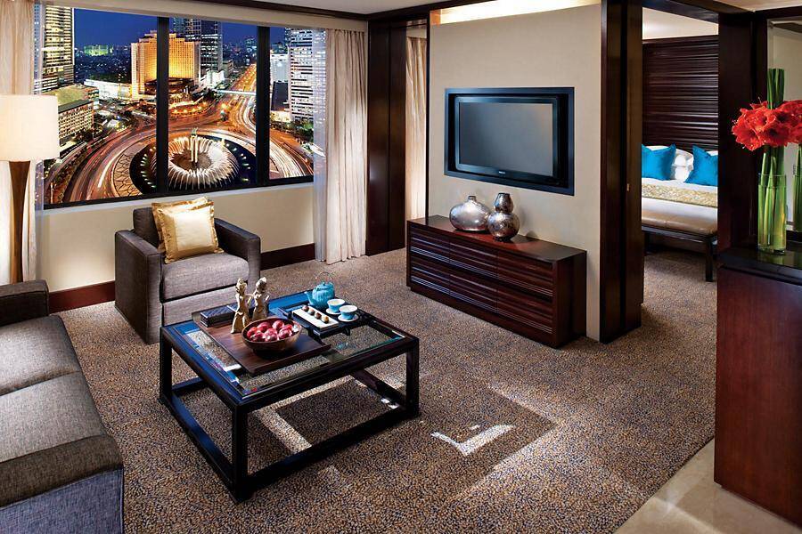 Premier Club Room - King Bed