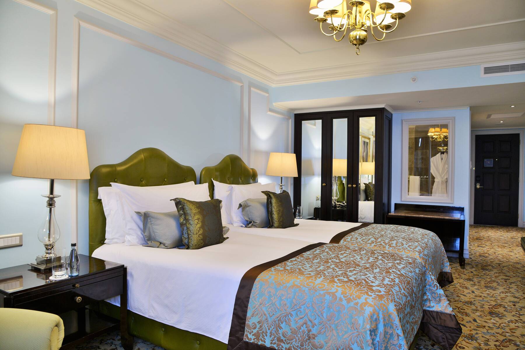 Luxury Heritage Room With Mountain View Twin