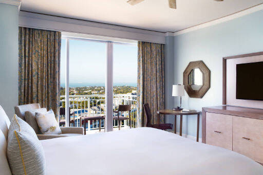 Club Island View King Room