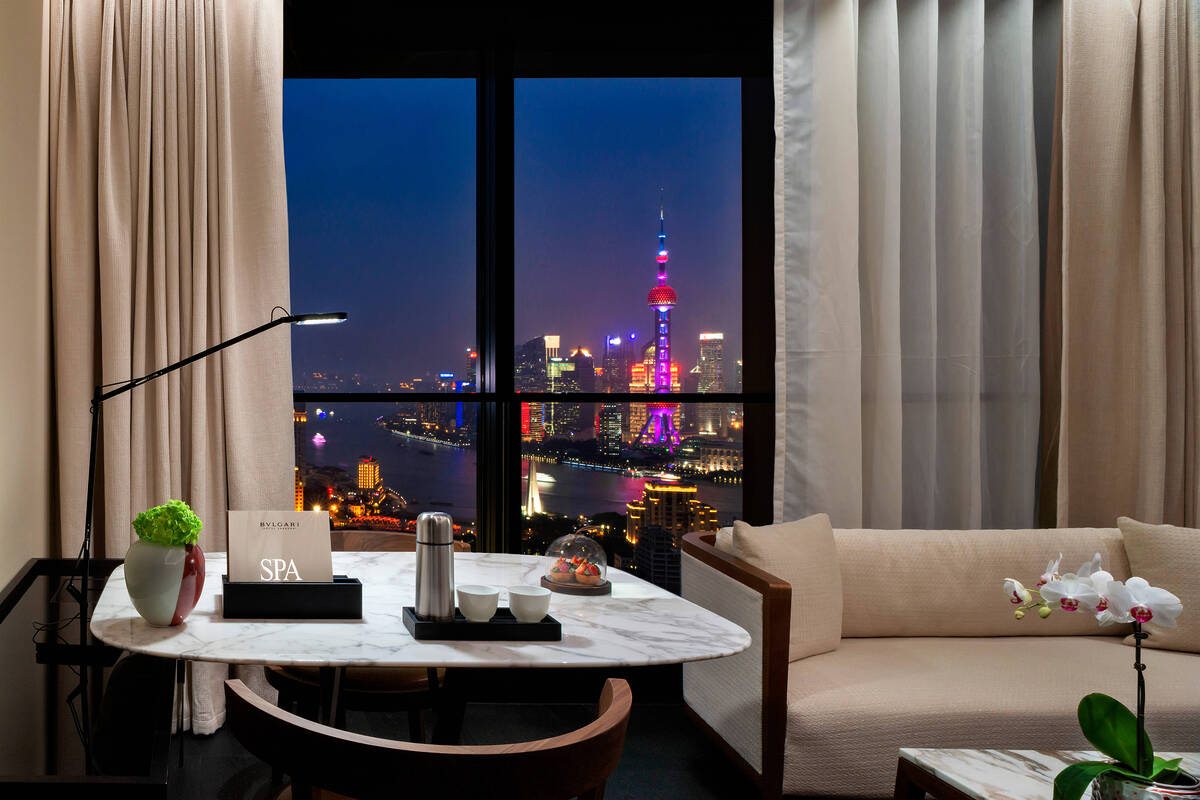 Deluxe Pearl Tower View Suite