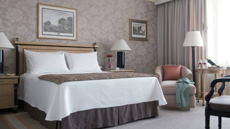 Superior City View Room Queen