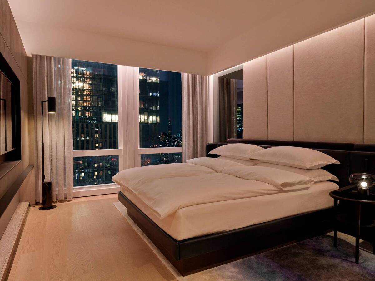  Deluxe One Bedroom City View Suite 