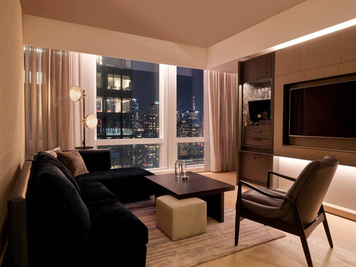 Deluxe One Bedroom River View Suite