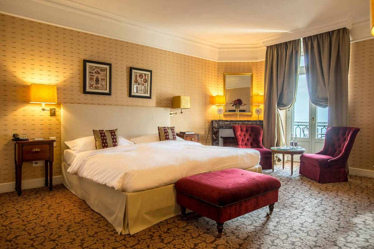 Deluxe Lake Room
