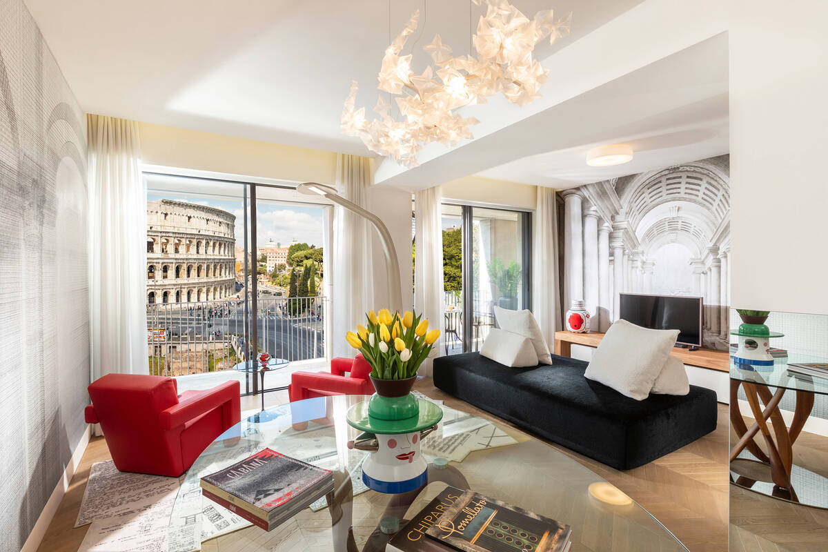 Grand View Gallery Suite