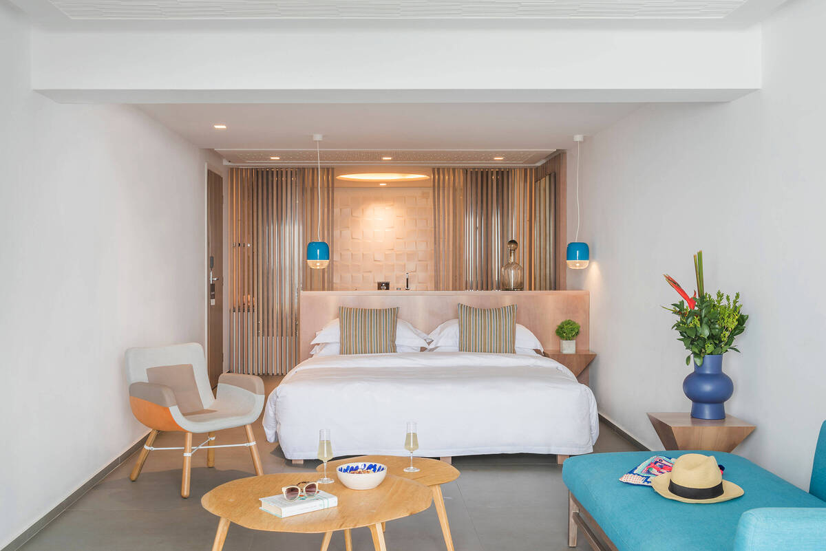 Delos Junior Suite