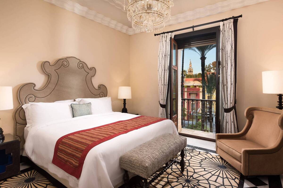 Deluxe One Bedroom King Suite