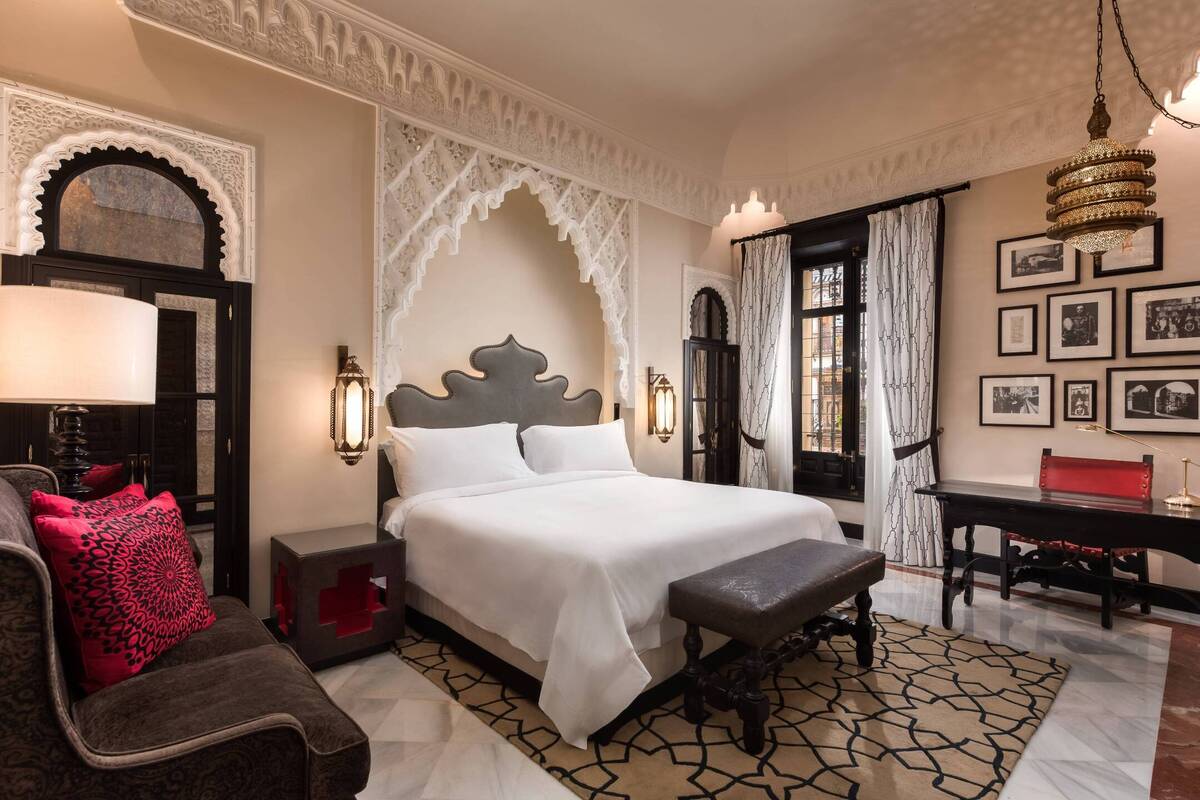 Grand Deluxe Larger King Room