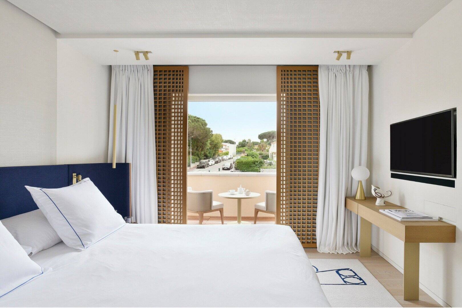 Courtyard Classic Room