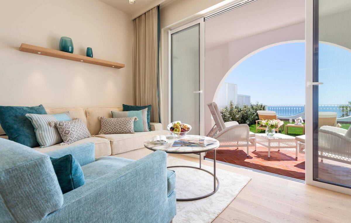 Deluxe Ocean View Room