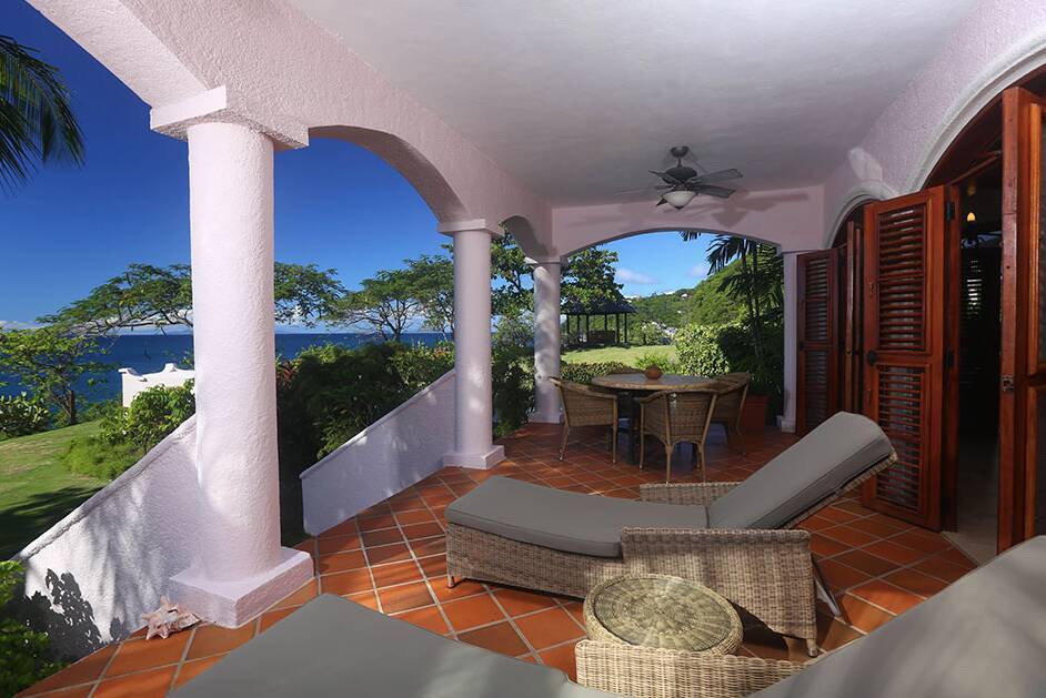 Three Bedroom Oceanview Villa with Pool and Rooftop Terrace