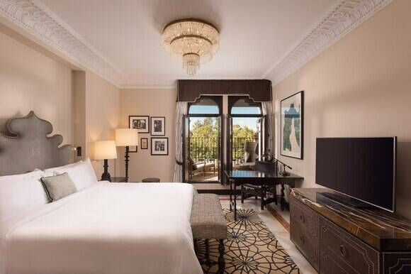 Grand Deluxe Larger King Room with Terrace, Top Floor