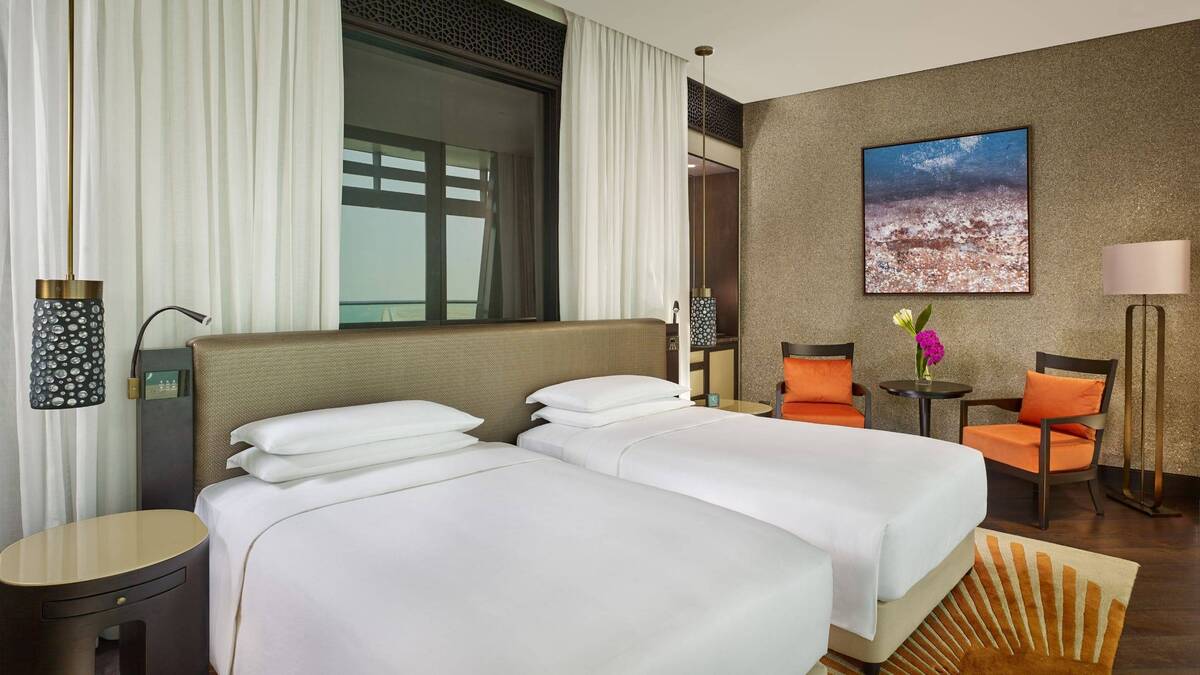 Twin Club Access with Balcony 