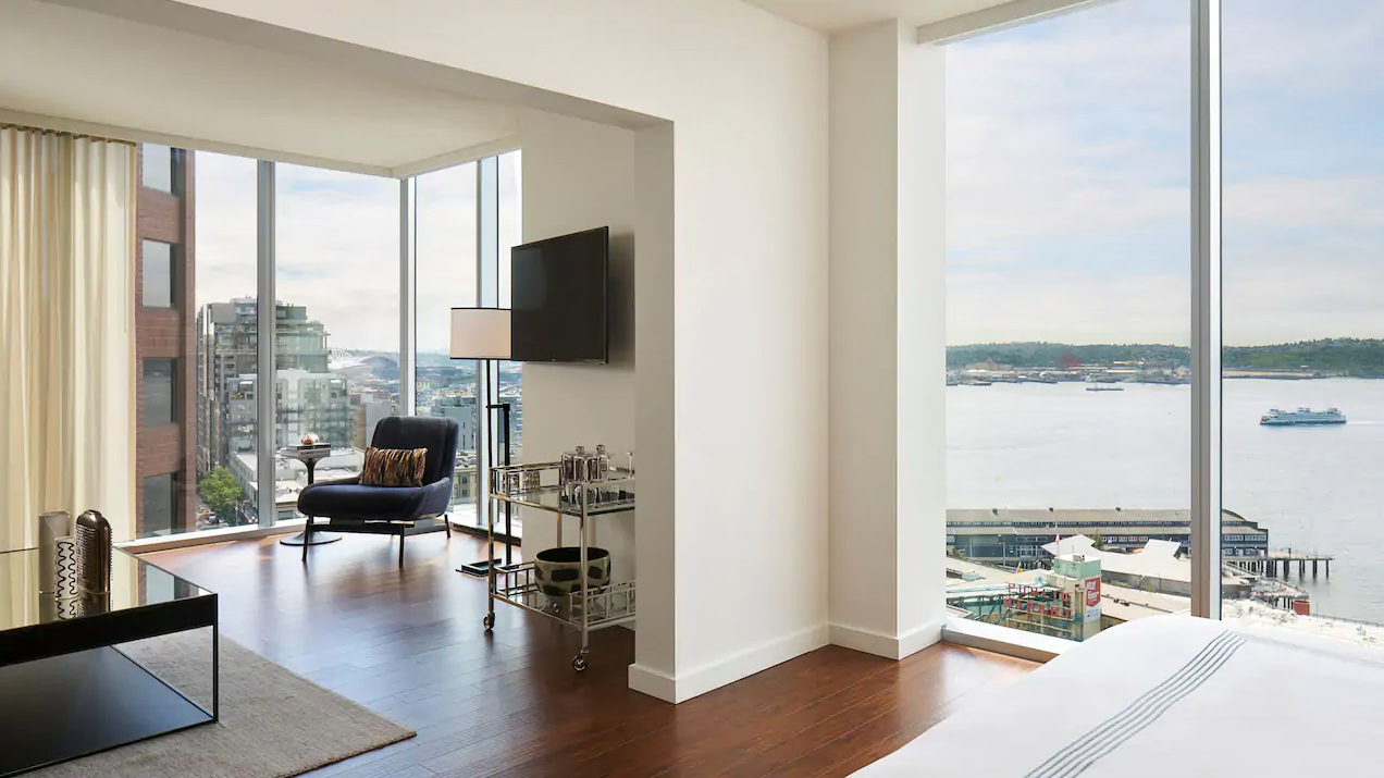 Water View Studio Suite
