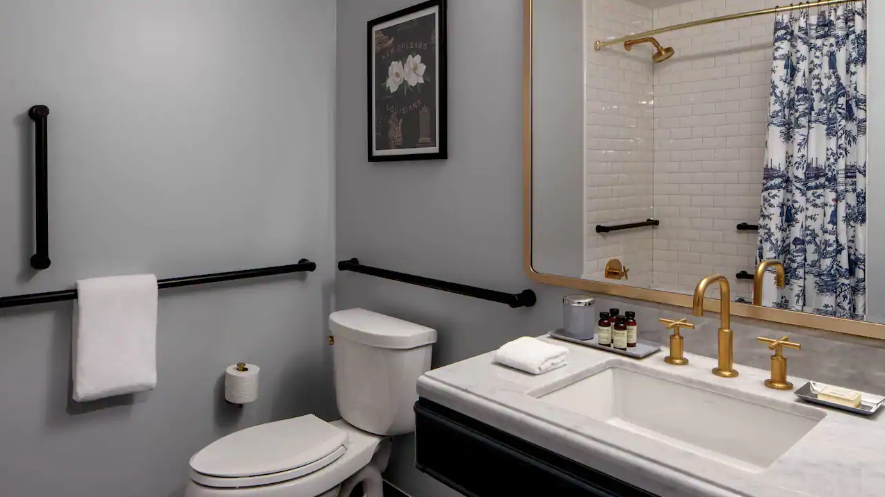 King ADA Suite Tub