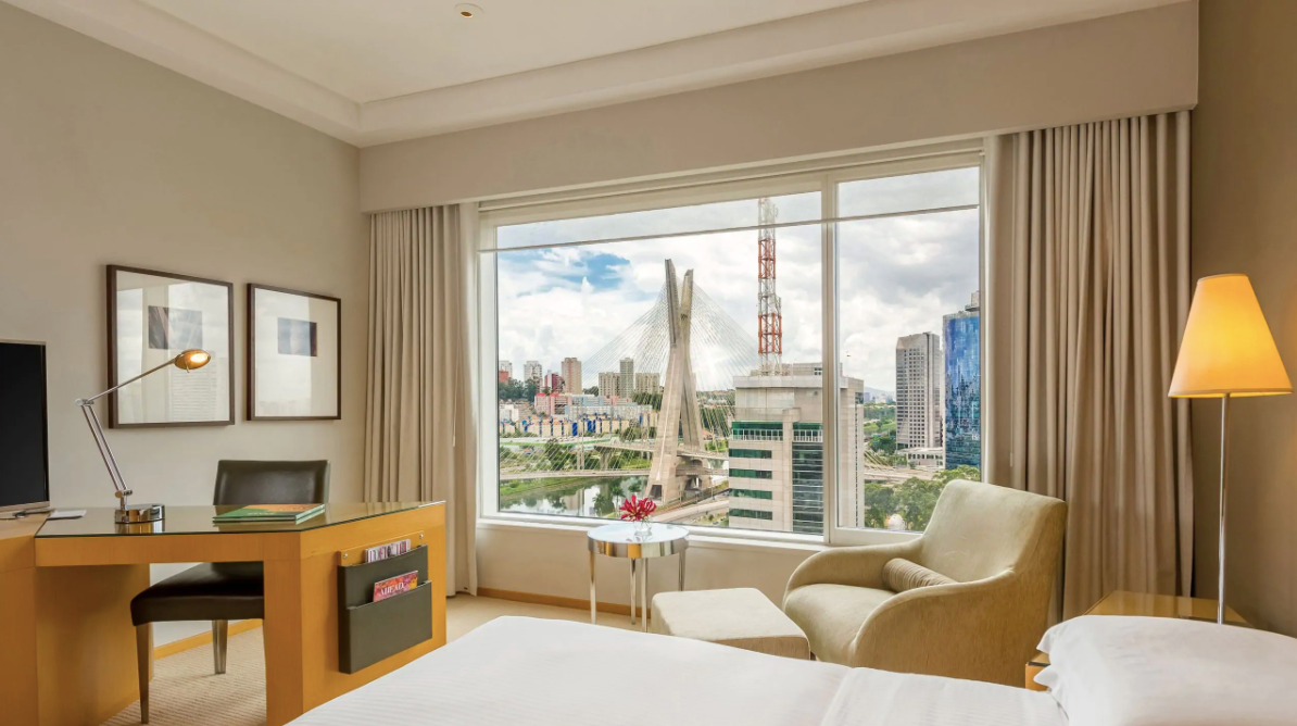 Queen Bridge View Room
