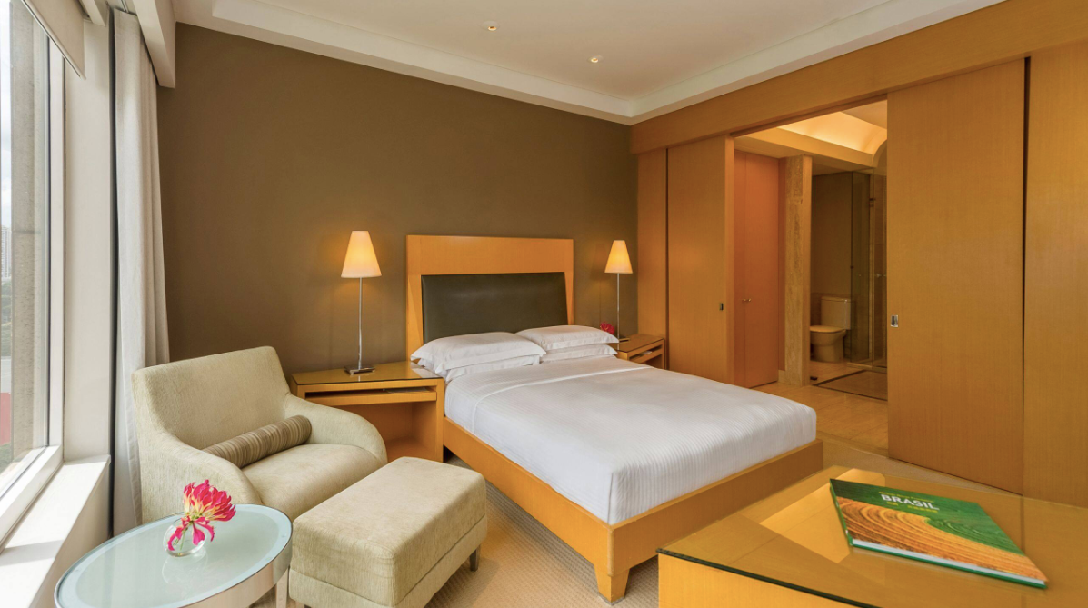 Queen Club Access Room