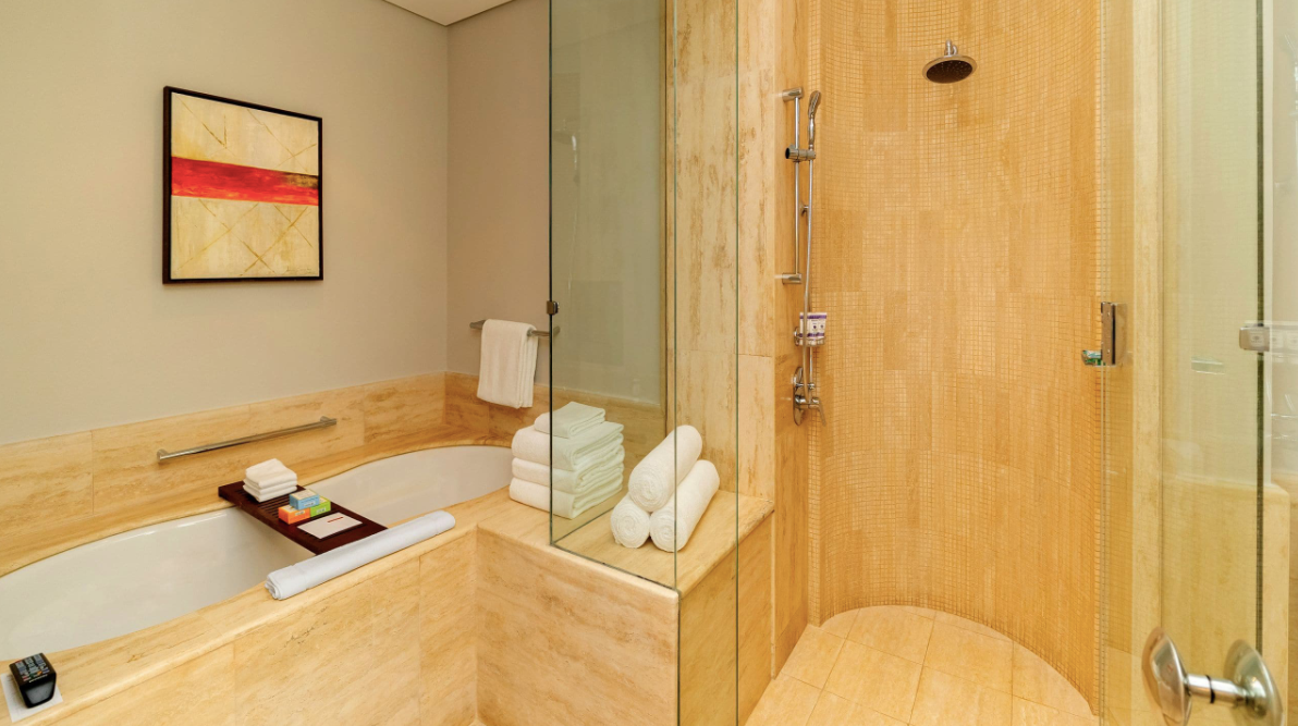 Queen Club Access Room