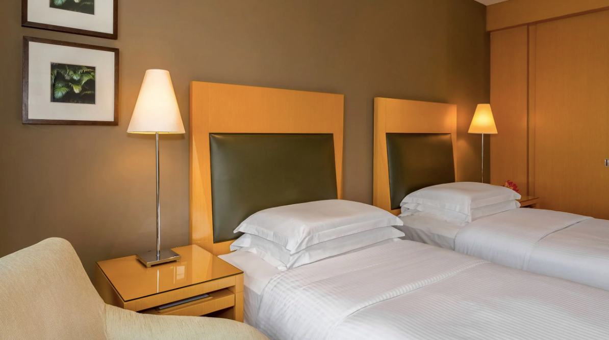 Twin Club Access Room