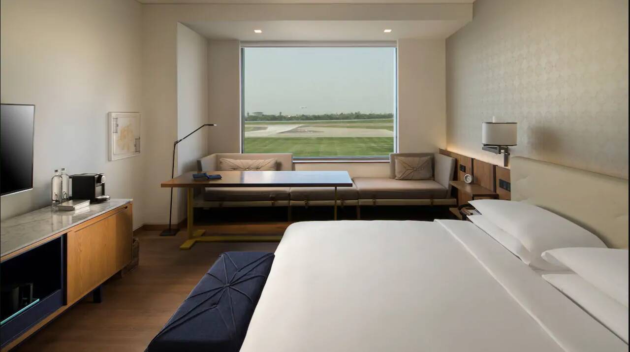 King Bed with Runway View Deluxe