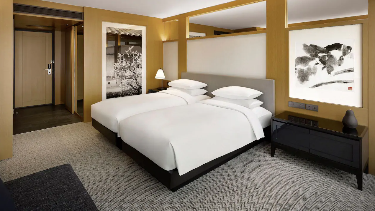 Twin Beds Club Access