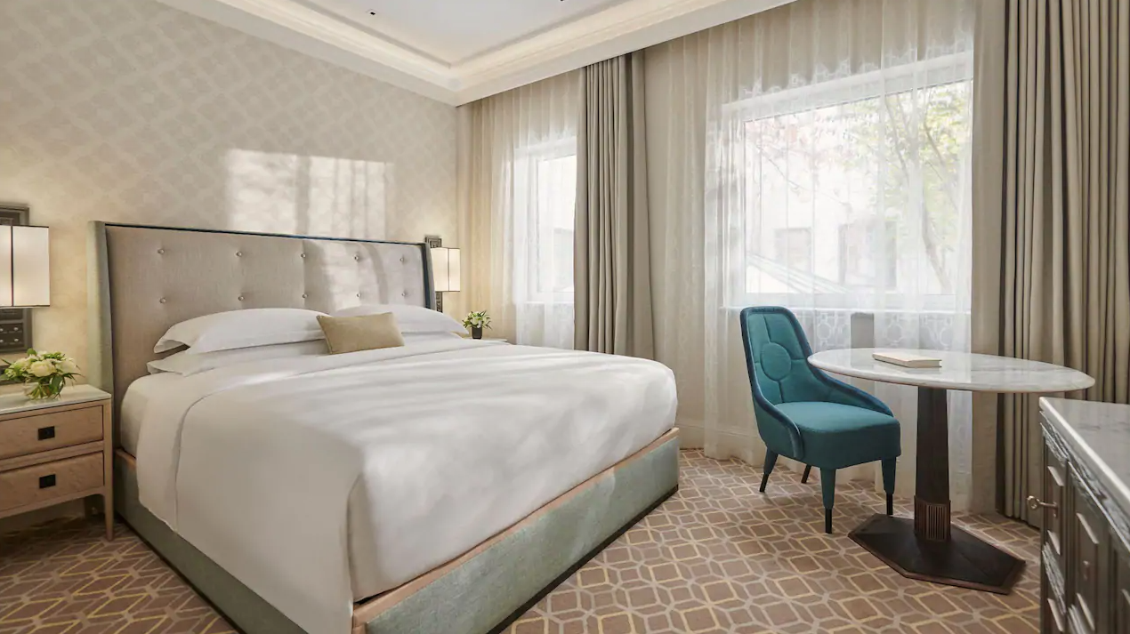 Courtyard View King Room