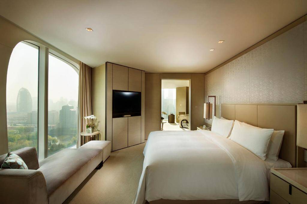 King Executive Suite with Exec Lounge Access