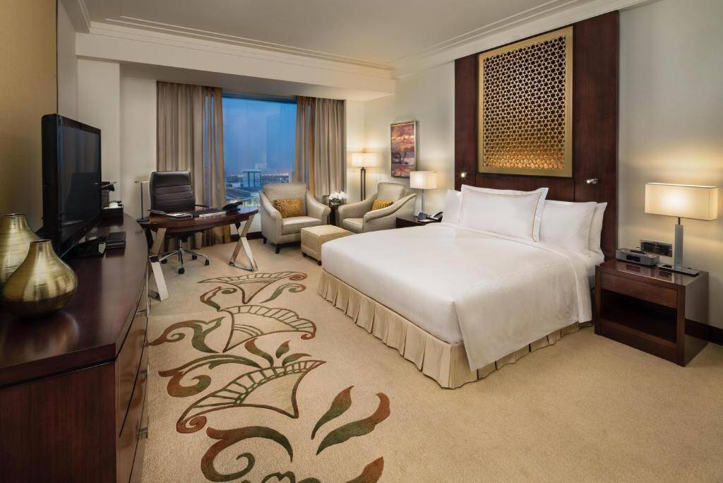 King Deluxe Room - Skyline View