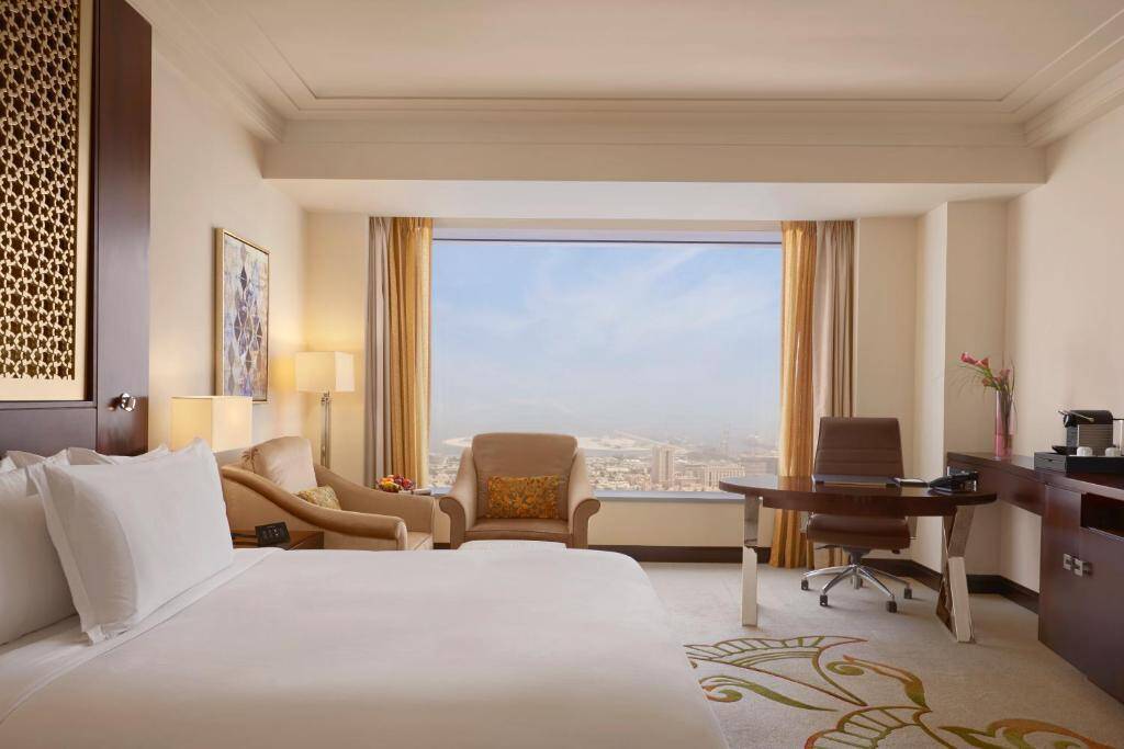 King Deluxe Room - Skyline View