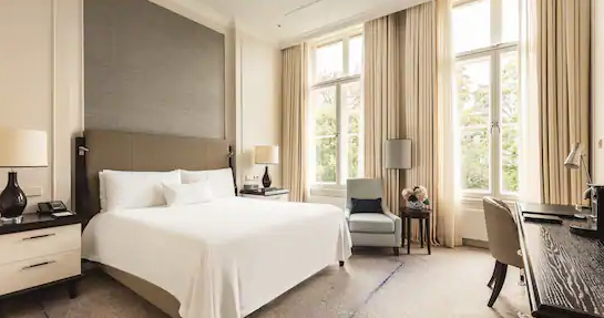 King Grand Premier Room