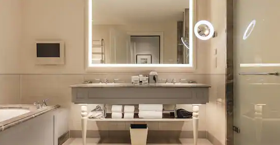 King Grand Premier Room