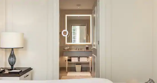 King Grand Premier with Canal View