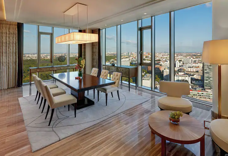 King Ambassador Suite