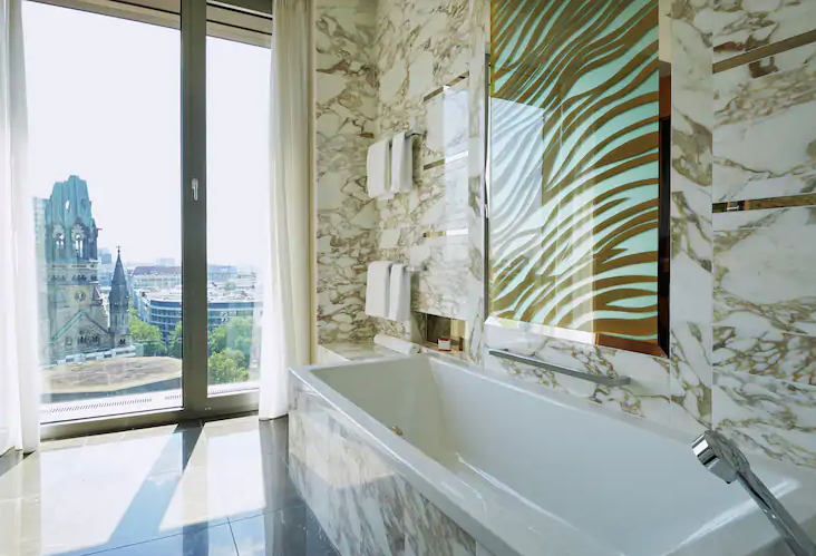 King Junior Suite with View