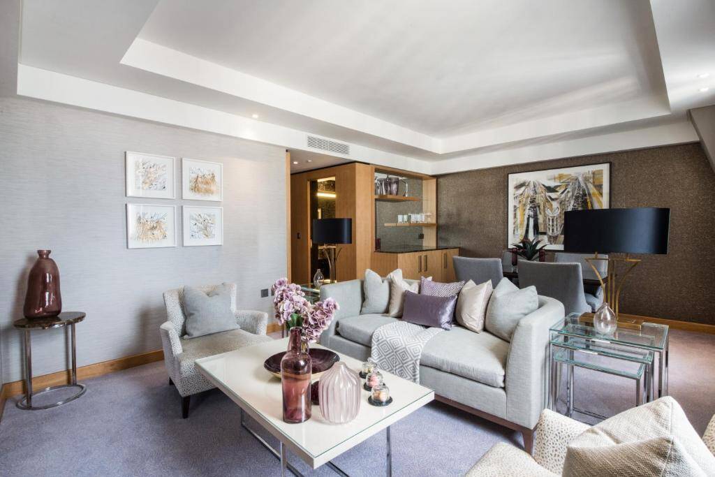 One Bedroom Deluxe Suite With Lounge Access 