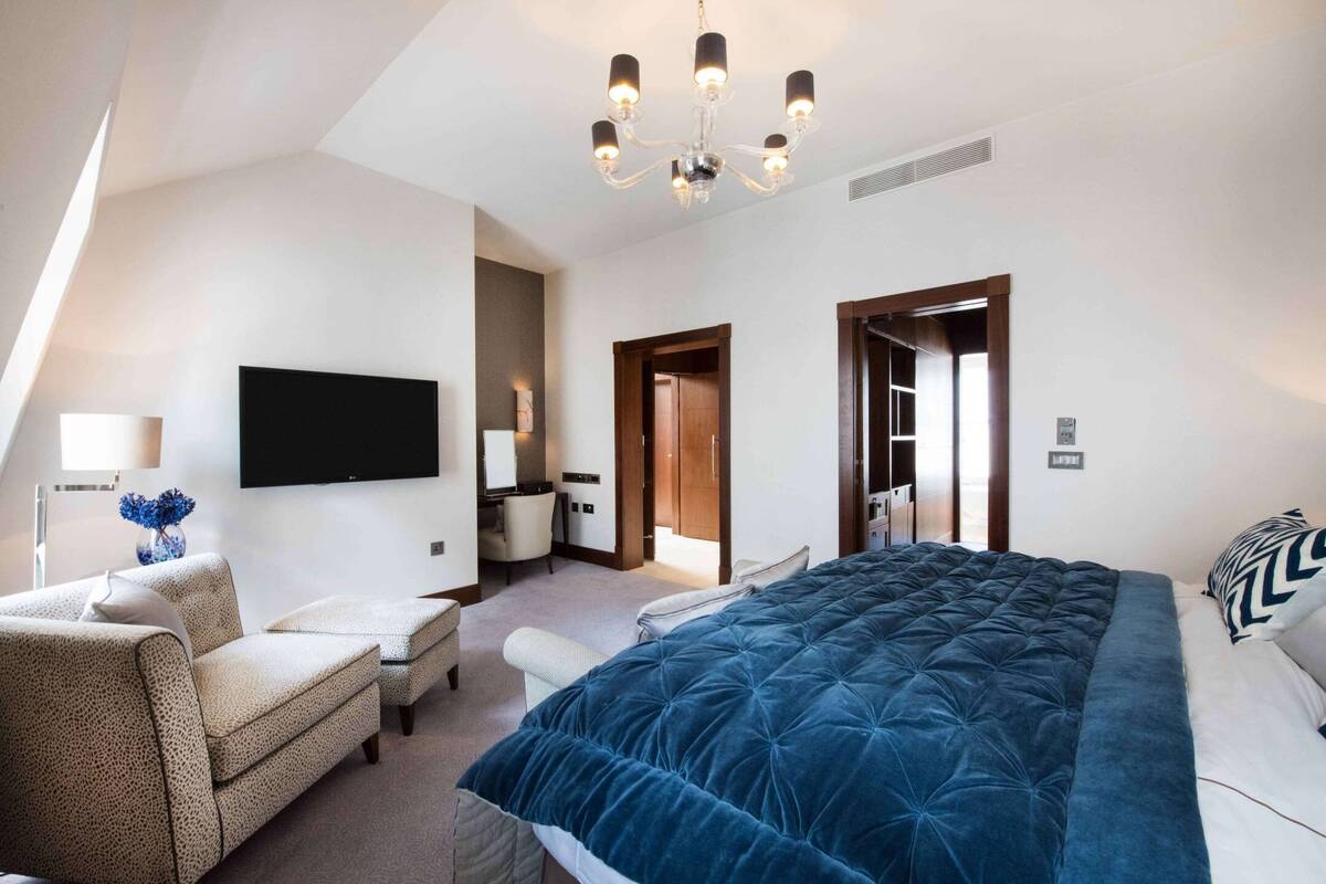 One Bedroom Conrad Suite With Lounge Access