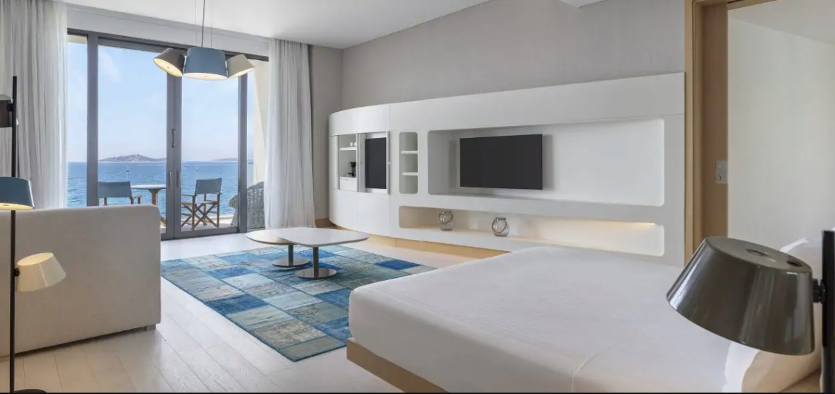 KING JUNIOR SUITE WITH BALCONY AND SEA VIEW