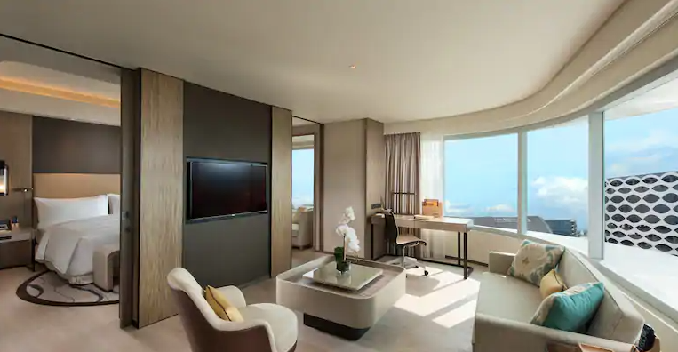 Diplomatic Suite - Lounge Access