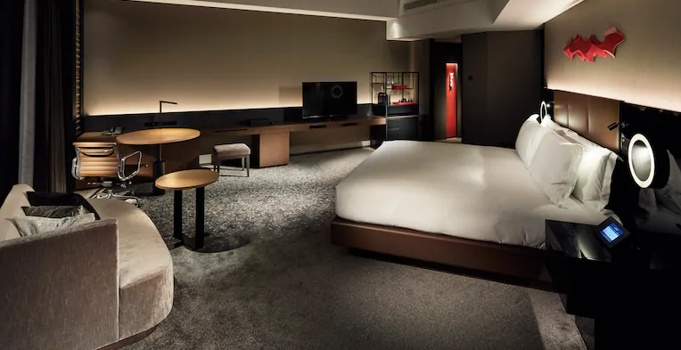 King Executive Corner Room