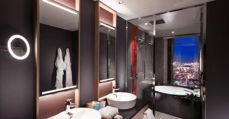 King Executive Corner Room
