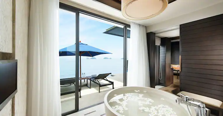 One Bedroom Five Islands View Pool Villa
