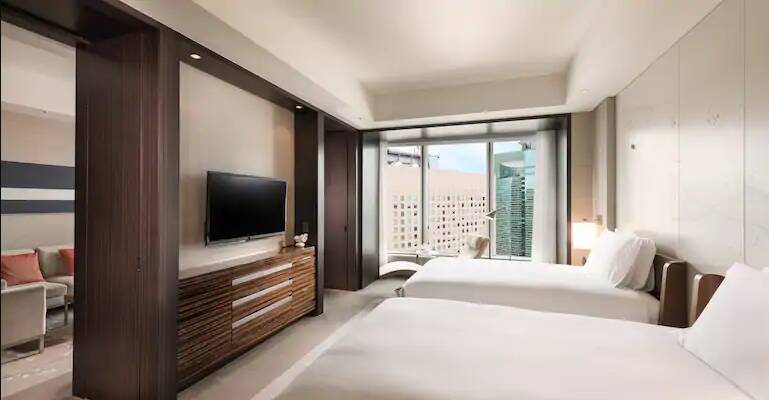 Twin Executive Suite City View