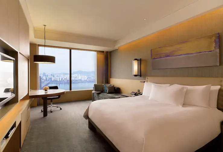 One King Premium River View Room
