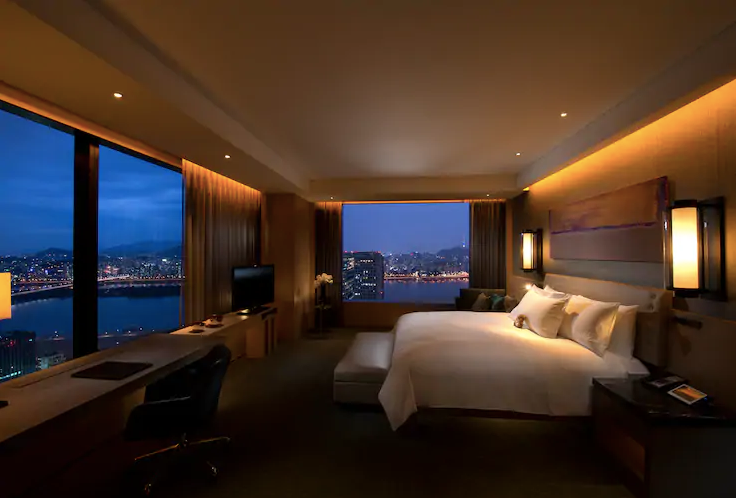 Grand King Executive Suite with Lounge Access