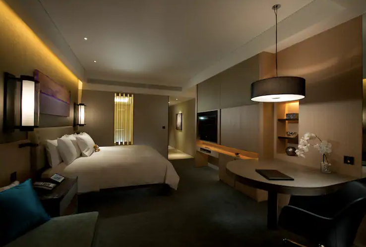 King Deluxe Accessible Room