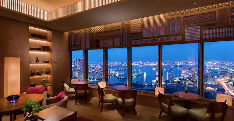 King Executive Suite Bay View Corner Room