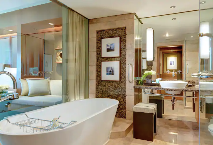 Deluxe King Accessible Room
