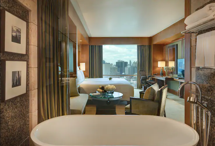 Deluxe King Accessible Room
